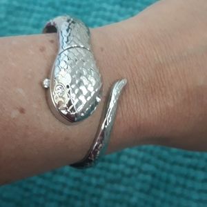 Stylish Studio Analog Quartz Wristwatch Silver Tone Snake Cuff Band